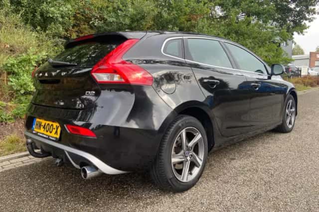 Volvo V40 (2015) thumbnail 2