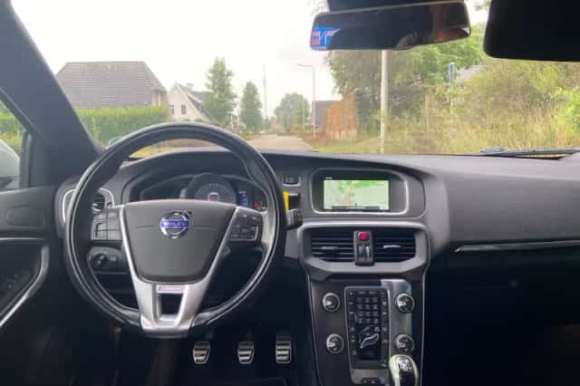 Volvo V40 (2015) thumbnail 5