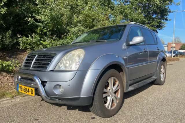 SsangYong Rexton (2013) thumbnail 3