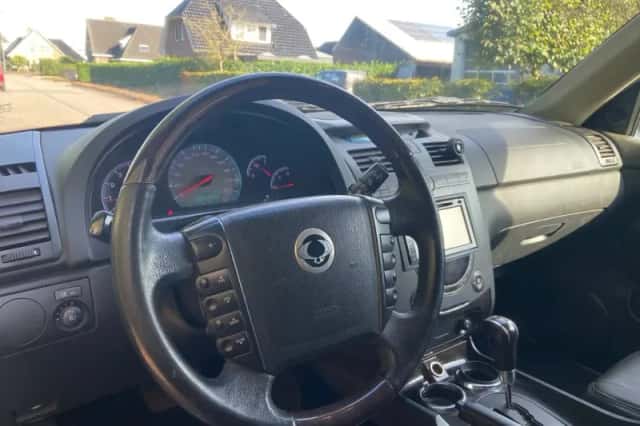 SsangYong Rexton (2013) thumbnail 5