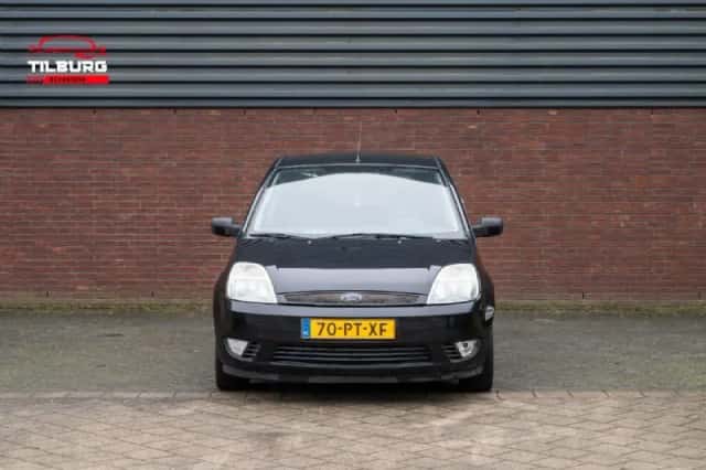 Ford Fiesta (2004) thumbnail 2