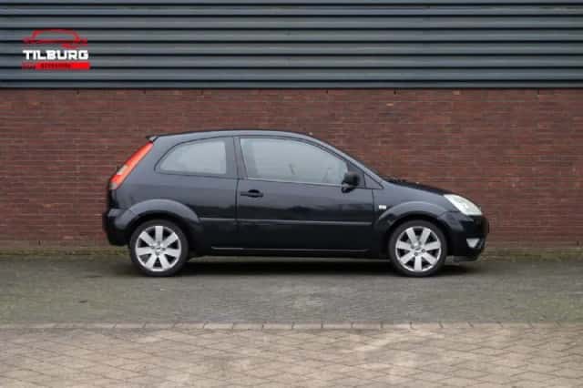 Ford Fiesta (2004) thumbnail 4