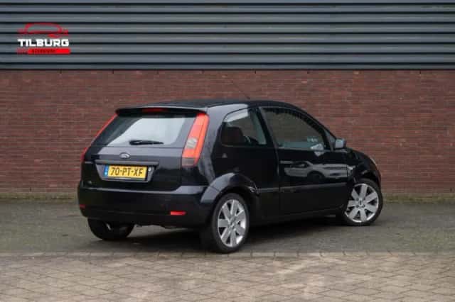 Ford Fiesta (2004) thumbnail 5