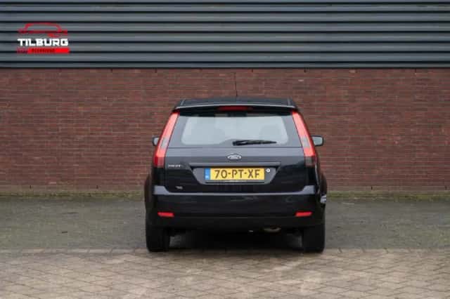 Ford Fiesta (2004) thumbnail 6