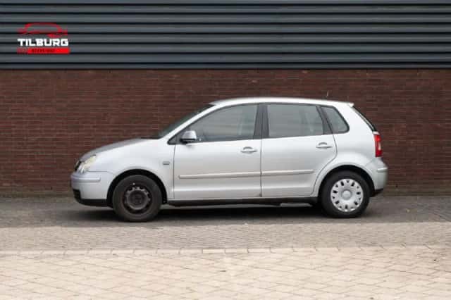Volkswagen Polo (2005) thumbnail 2