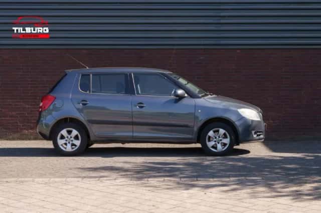 Škoda Fabia (2008) thumbnail 3