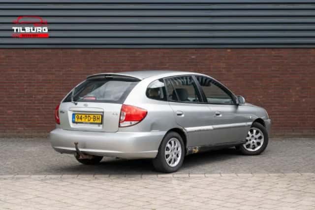 Kia Rio (2004) thumbnail 5