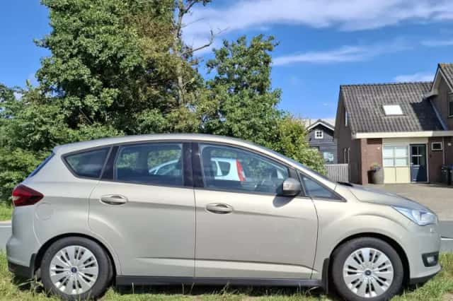 Ford C-Max (2016) thumbnail 4