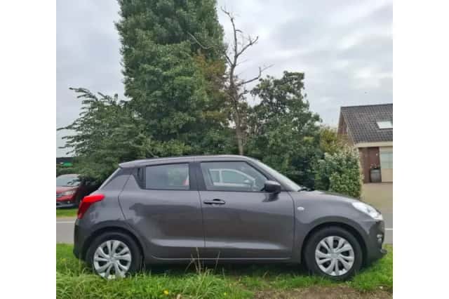 Suzuki Swift (2019) thumbnail 4