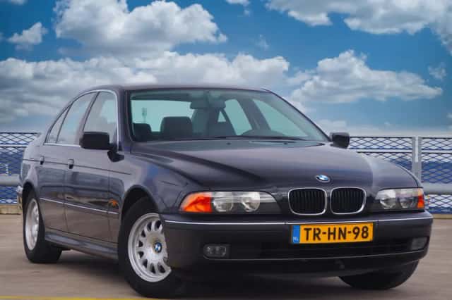 BMW 523i (1998)