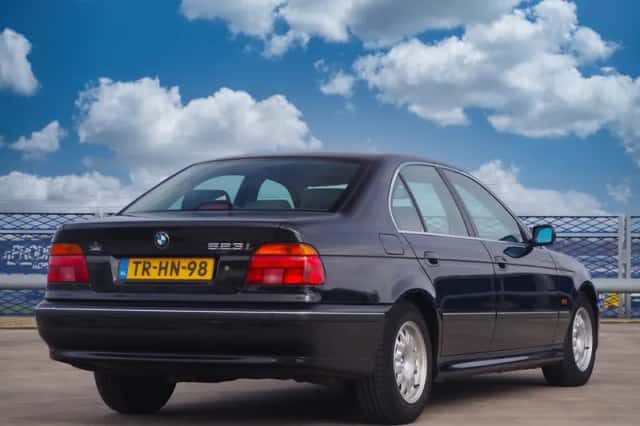 BMW 523i (1998) thumbnail 2