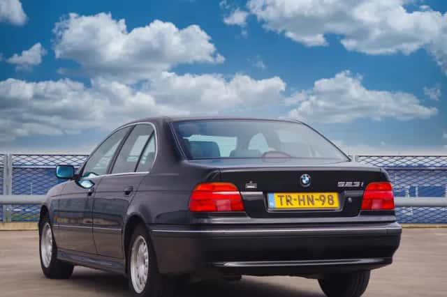 BMW 523i (1998) thumbnail 4