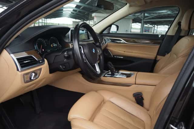 BMW 740li (2016) thumbnail 12