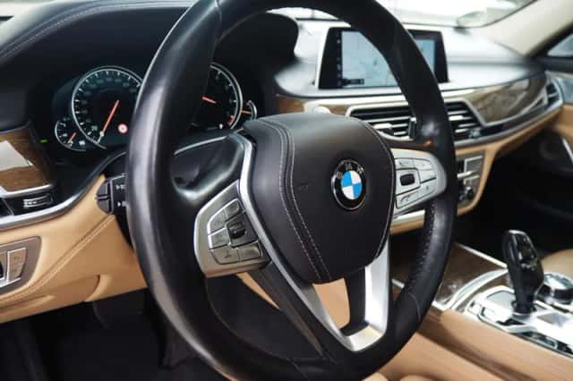 BMW 740li (2016) thumbnail 14