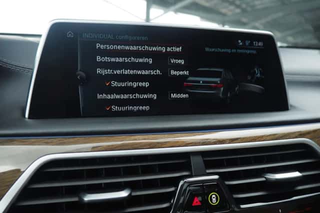 BMW 740li (2016) thumbnail 16