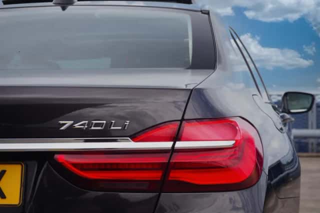 BMW 740li (2016) thumbnail 9