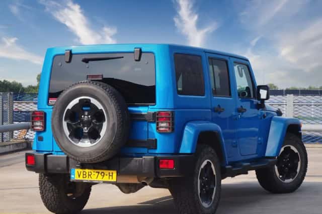 Jeep Wrangler (2014) thumbnail 2