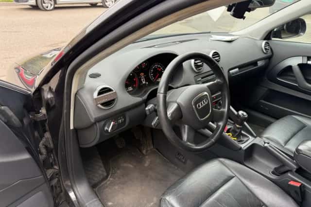 Audi A3 (2010) thumbnail 3