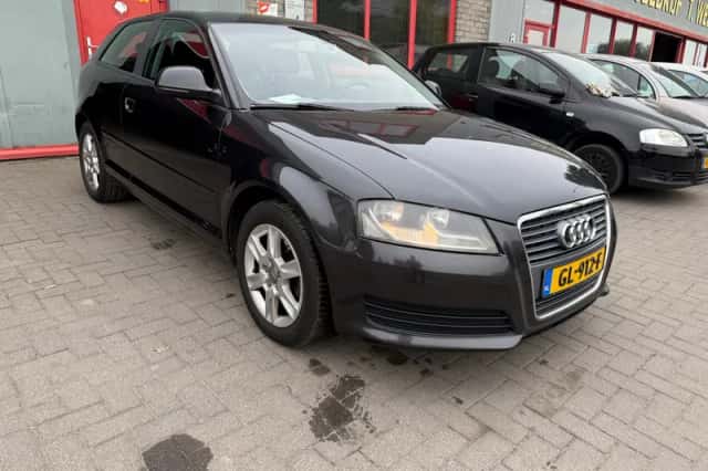 Audi A3 (2010) thumbnail 4