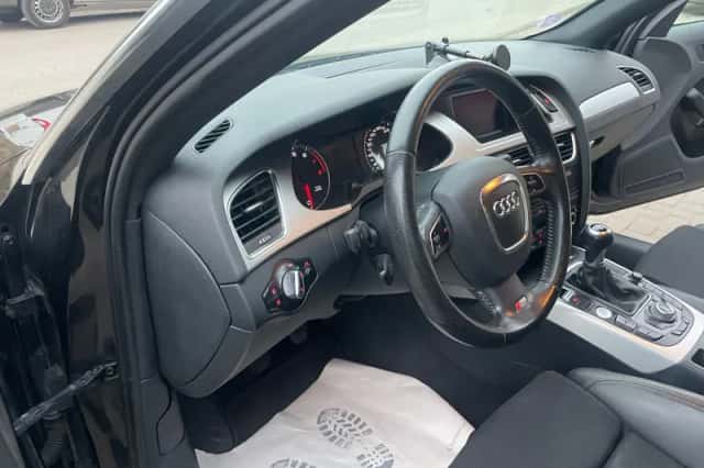 Audi A4 (2011) thumbnail 3