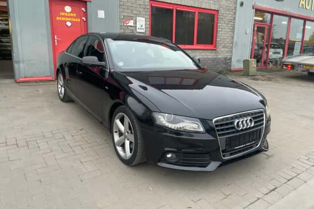 Audi A4 (2011) thumbnail 4