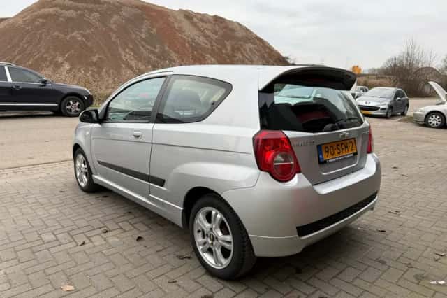 Chevrolet Aveo (2011) thumbnail 3