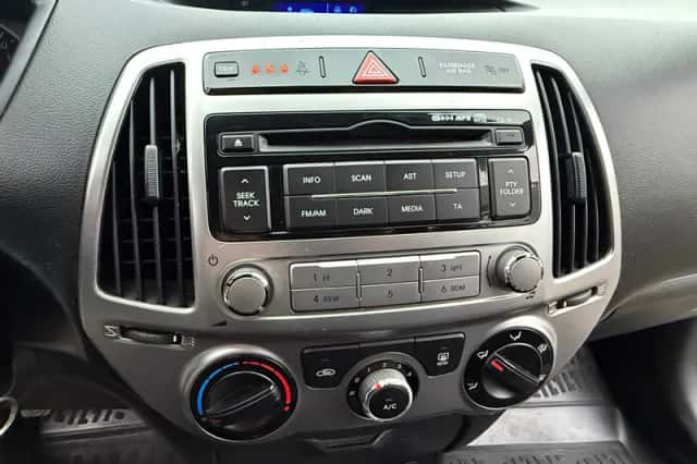 Hyundai i20 (2014) thumbnail 3