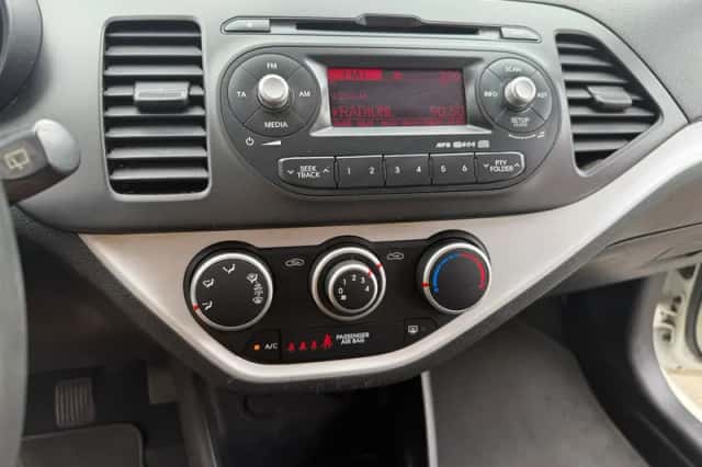 Kia Picanto (2013) thumbnail 3