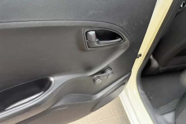 Kia Picanto (2013) thumbnail 5
