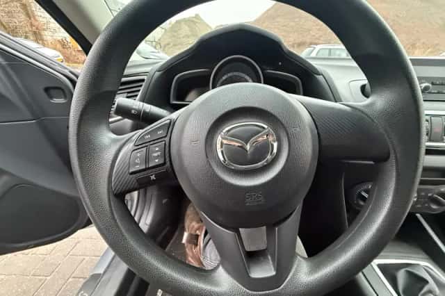Mazda 3 (2013) thumbnail 3