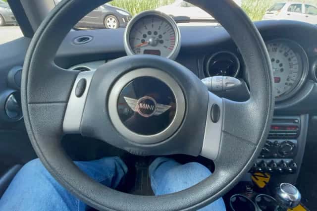 MINI Cooper (2003) thumbnail 6