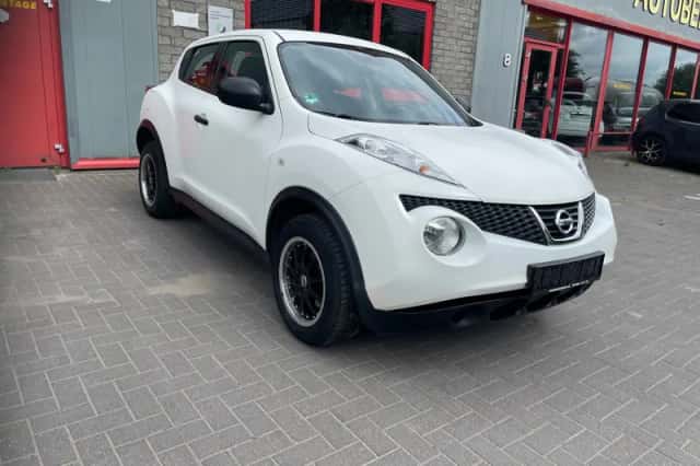 Nissan Juke (2012) thumbnail 3