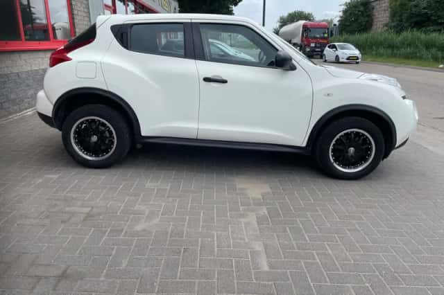 Nissan Juke (2012) thumbnail 4