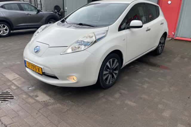 Nissan Leaf (2016) thumbnail 1