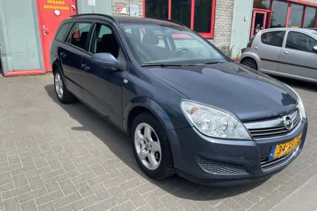 Opel Astra (2007) thumbnail 3