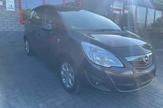 Opel Meriva (2012) thumbnail 3