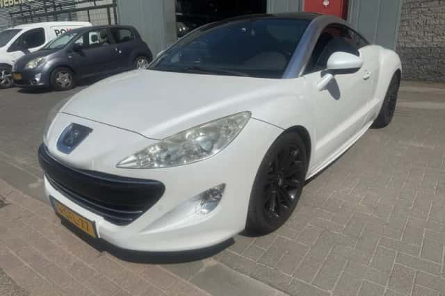 Peugeot RCZ (2011) thumbnail 1