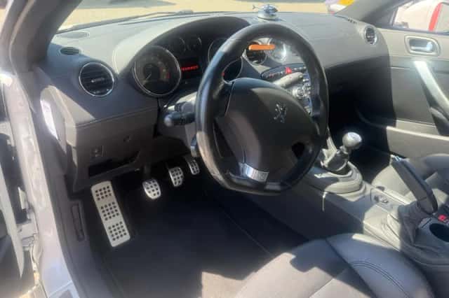 Peugeot RCZ (2011) thumbnail 3