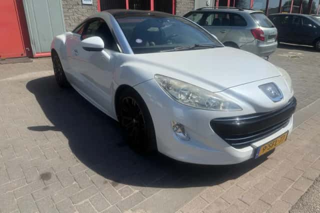 Peugeot RCZ (2011) thumbnail 4