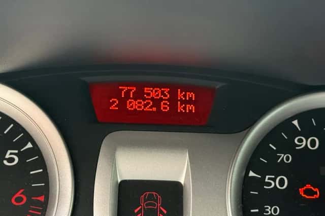 Renault Clio (2011) thumbnail 2