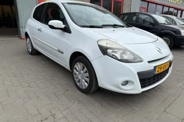 Renault Clio (2011) thumbnail 4