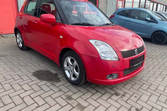 Suzuki Swift (2005) thumbnail 4