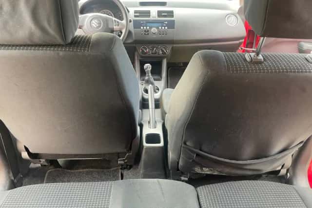 Suzuki Swift (2005) thumbnail 5