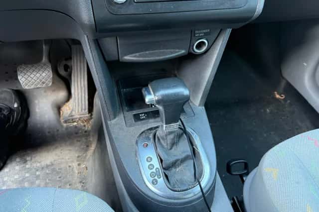 Volkswagen Caddy (2008) thumbnail 2