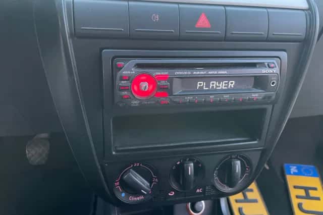 Volkswagen Fox (2011) thumbnail 5