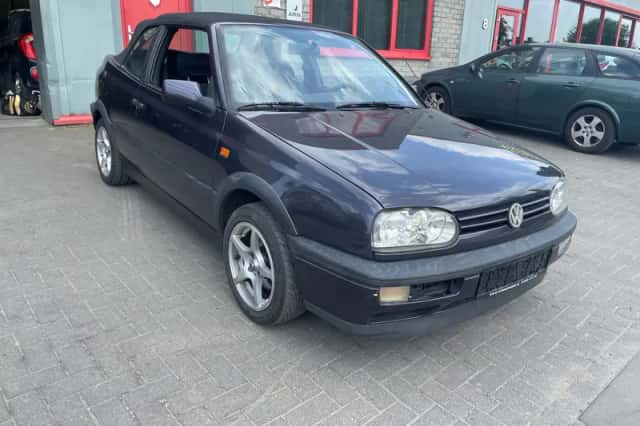 Volkswagen Golf (1995) thumbnail 3