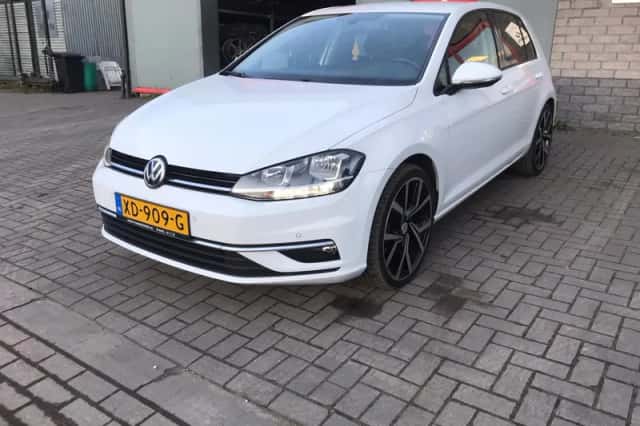 Volkswagen Golf (2017) thumbnail 1