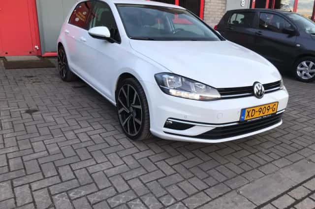 Volkswagen Golf (2017) thumbnail 2