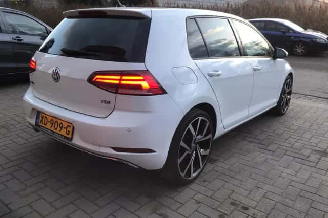 Volkswagen Golf (2017) thumbnail 4