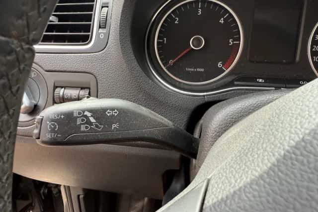 Volkswagen Polo (2011) thumbnail 5